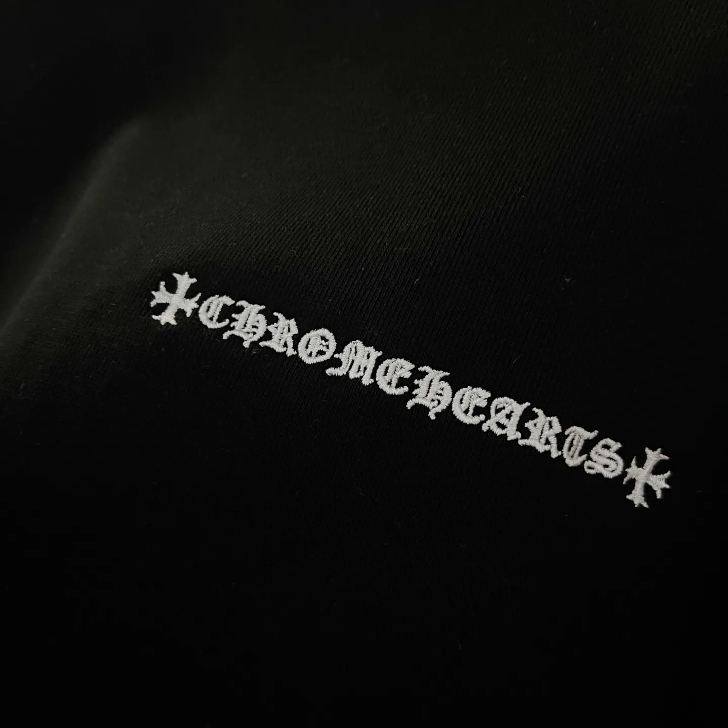 🅿️250 chrome hearts/Chrome Hearts 420g pure cotton round neck sweatshirt Sanskrit embroidery🪡 Letter LOGO logo leather label✝️Cross craft Official synchronization 1:1 original mold opening Fashion personality Versatile trend Pure original quality Original washed fabric Tag Collar label Washed wheat Three complete labels Color: Black. White. Size: XS-L